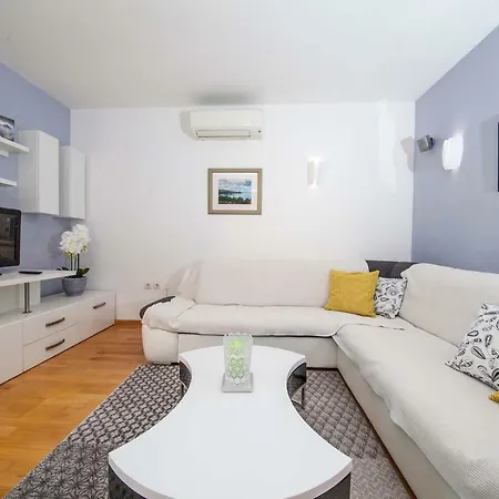 Apartment Sarena *