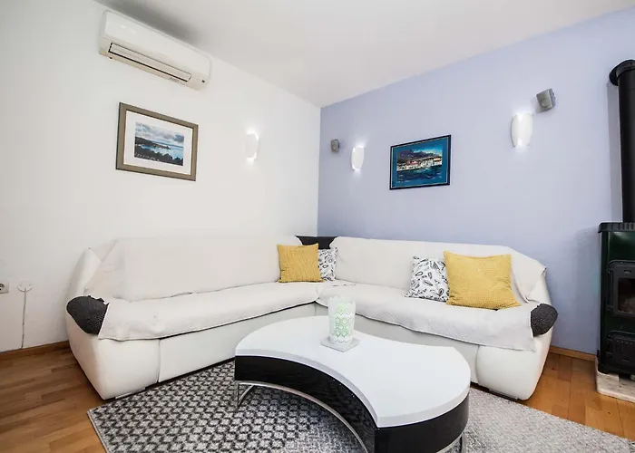 Sarena ماكارسكا